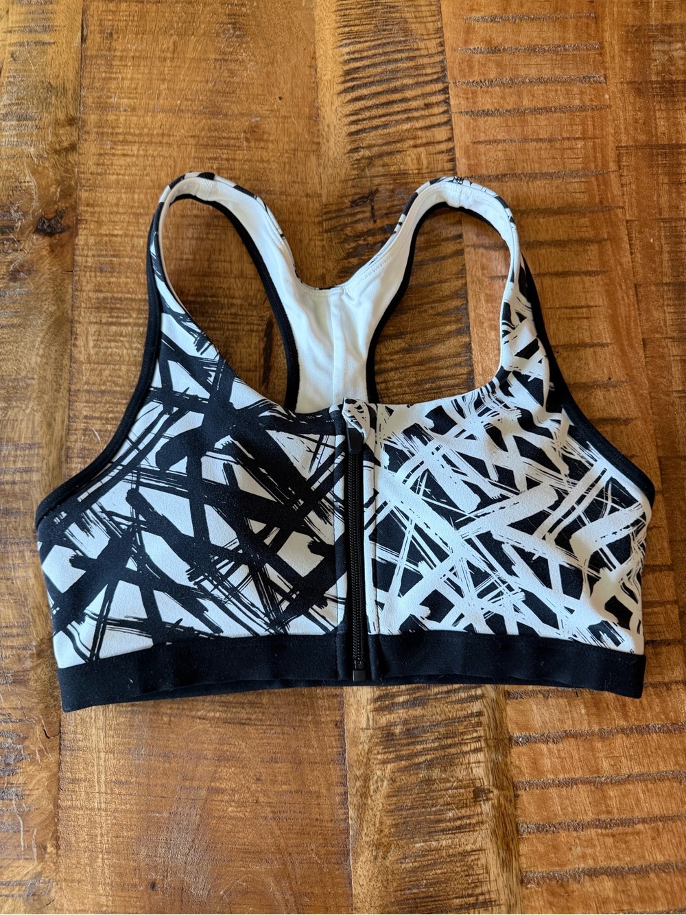 Lorna Jane Black & White Front-Zip Abstract Print Sports Bra